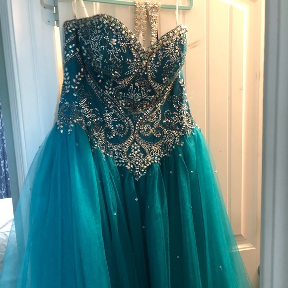 Beautiful formal full length gown. Corset back. - Picture 2 of 5